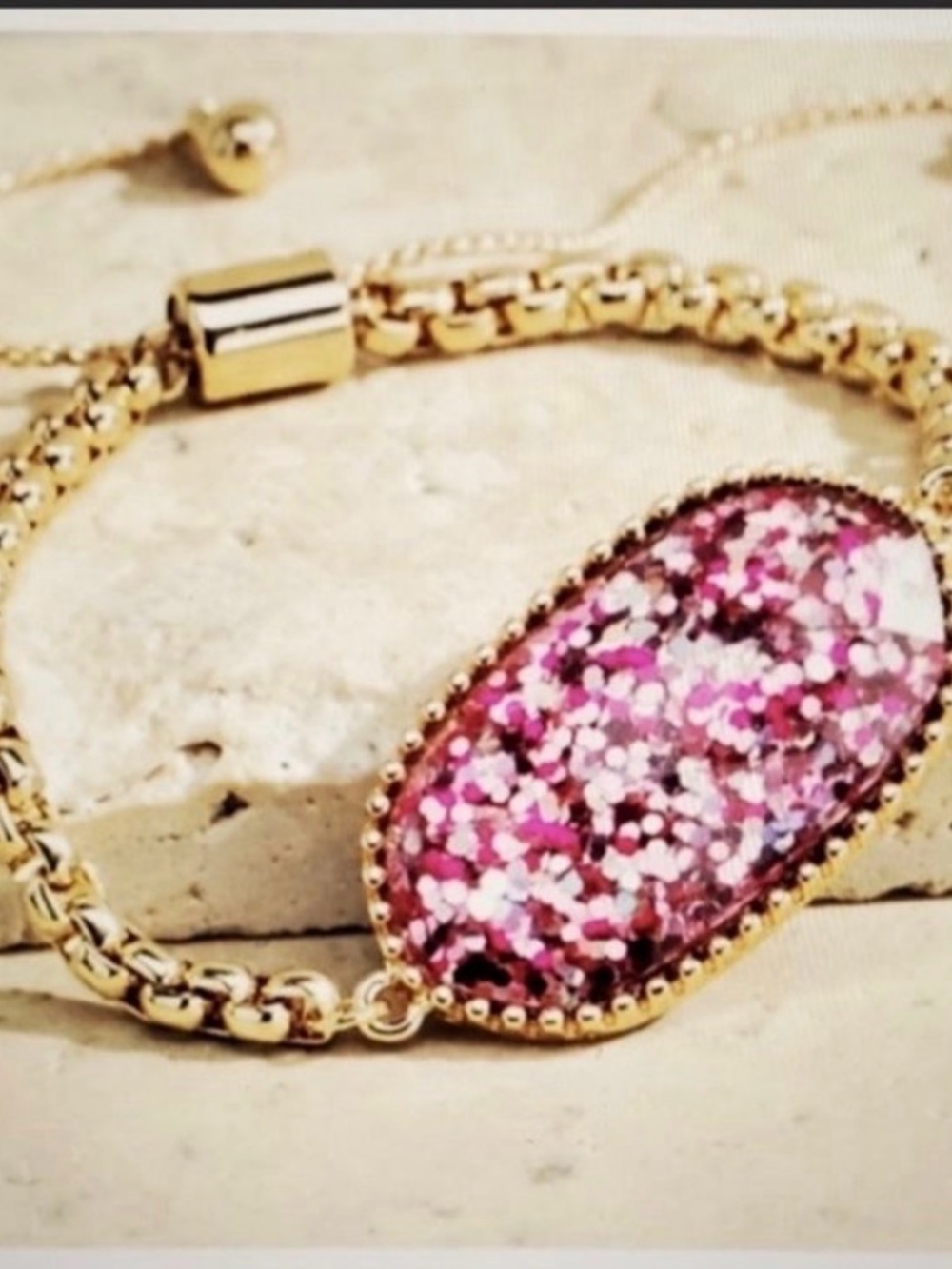 Gold Bracelet with Pink Glitter Oval Stone - Unknown Brand